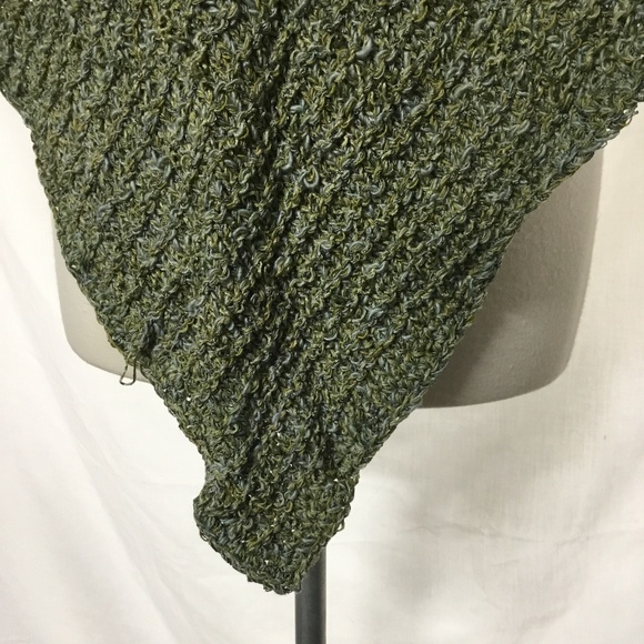 Green and Ivory Hand-knit Poncho Brand New Never Worn - Picture 4 of 6